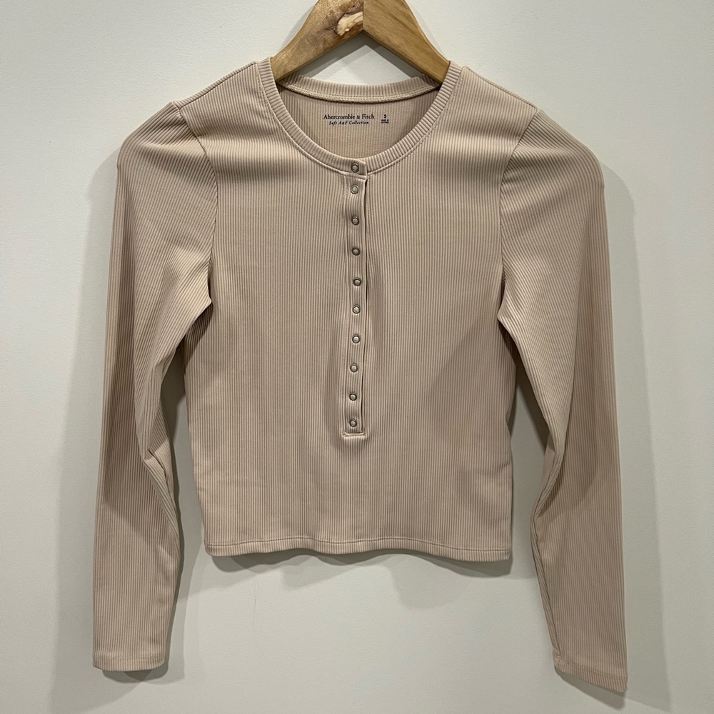 Abercrombie & Fitch softAF Ribbed Seamless Long Sleeve Henley size small
